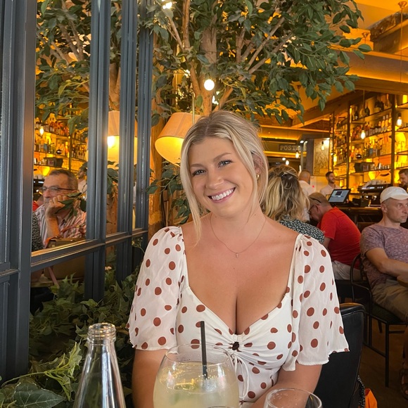 Meet your Posher, Samantha - Picture 5 of 5